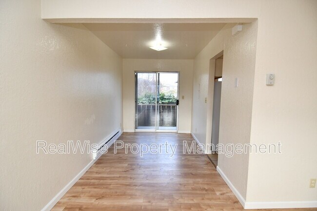 Foto del edificio - 275 Rose Ave