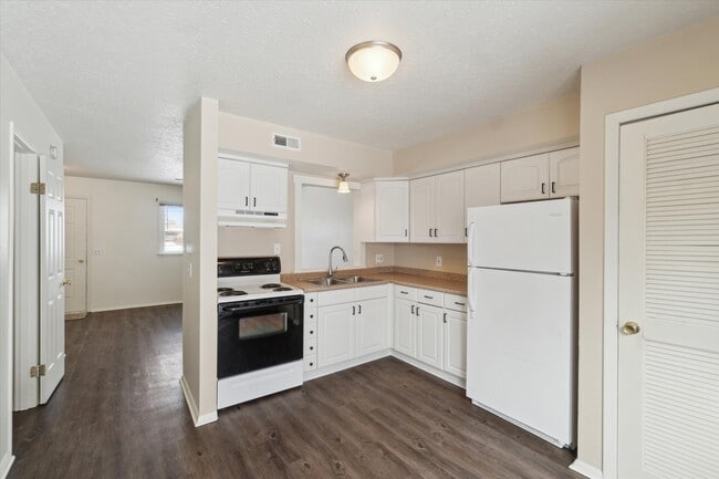 Building Photo - Heather Lane Apartments