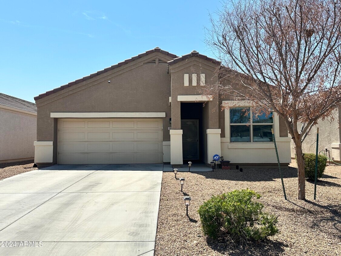 Primary Photo - 5015 E Black Opal Ln