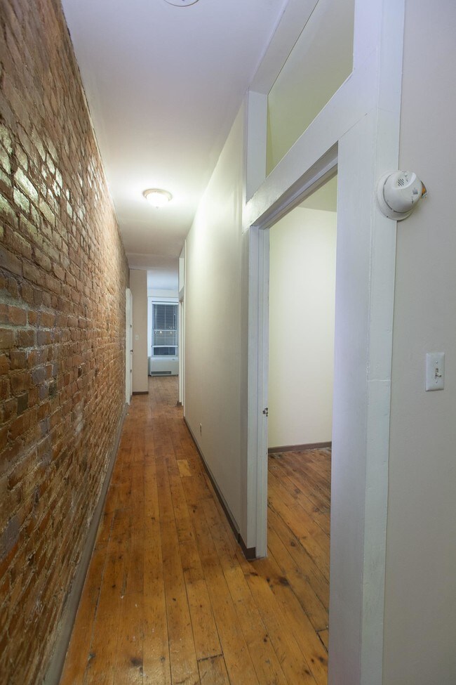 Building Photo - 116 Berry Street