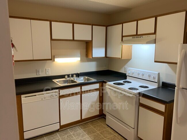 Building Photo - 3001 MacGregor Downs Rd