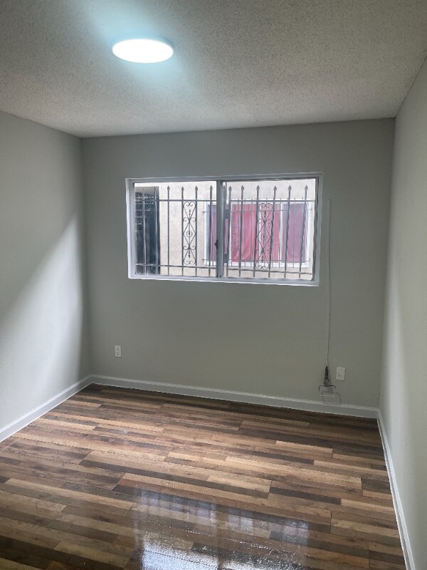 Foto del edificio - 732 W Imperial Hwy