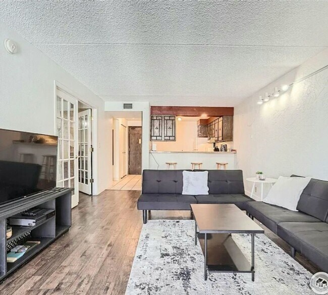 Building Photo - Two Bedroom Condo Available at Spanish Tow...