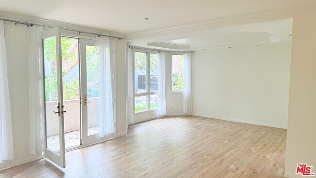 Foto del edificio - 121 N Almont Dr