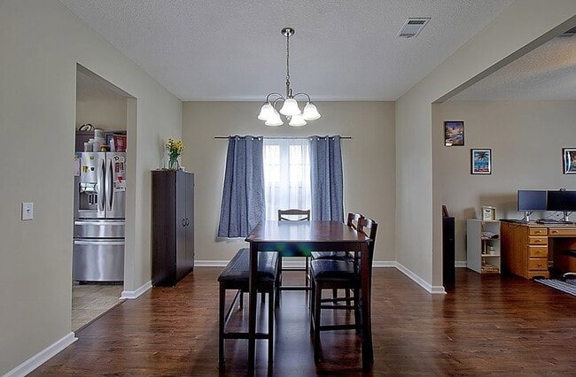 Building Photo - 1303 Windrow Dr