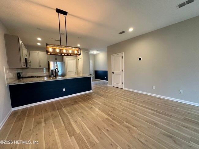 Building Photo - 61 Pinebury Ln