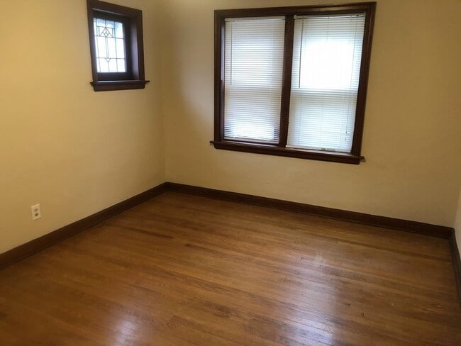 Foto del edificio - 6933 Hillsland