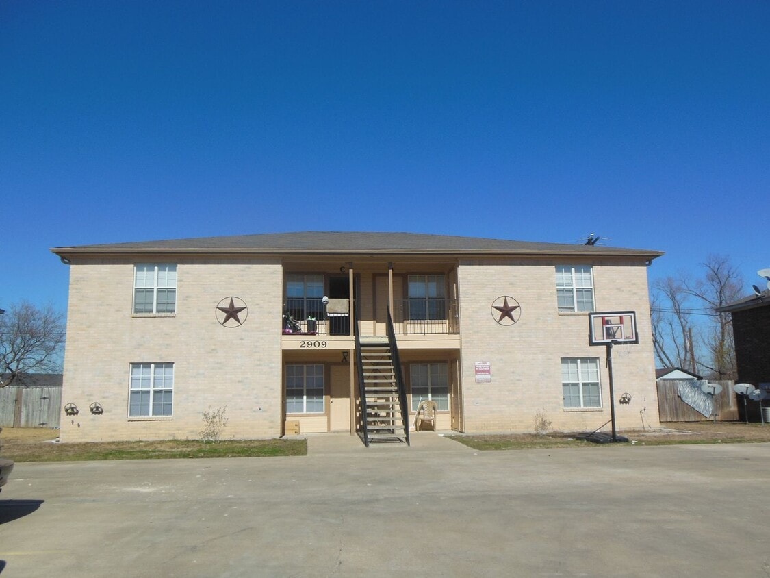 Primary Photo - 2909 Cantabrian Dr