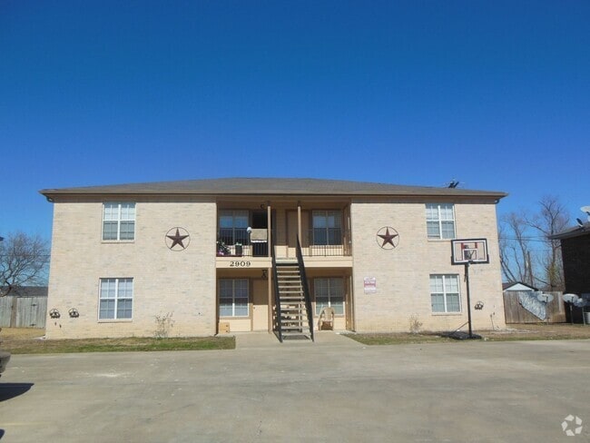 Building Photo - 2909 Cantabrian Dr