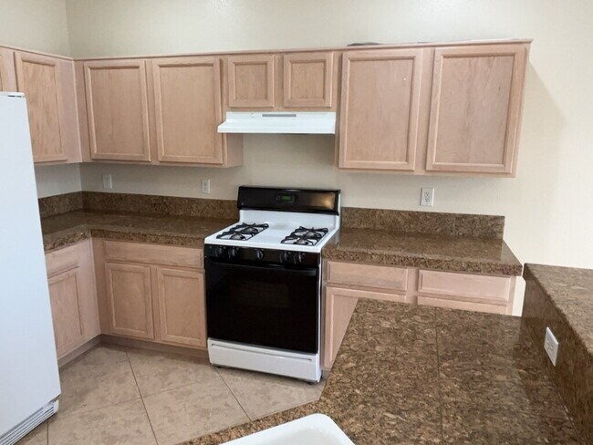 Foto del edificio - This beautiful two-story home is located in a gated community.