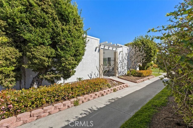 Building Photo - 2204 Via Mariposa E