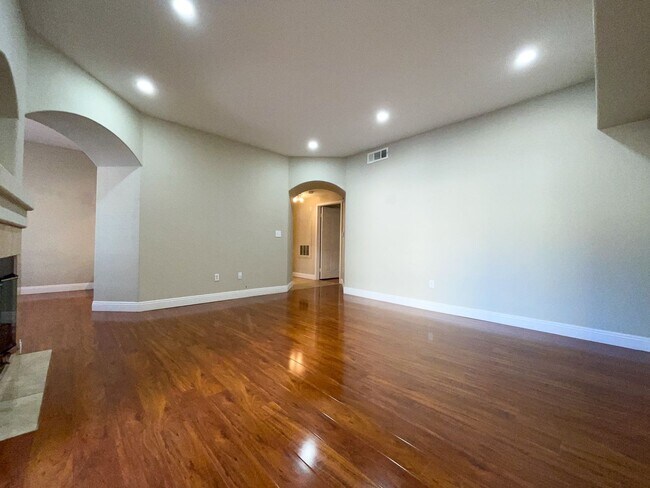 Building Photo - COMING SOON! First Floor Condo Near Boca P...