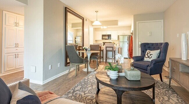 Foto del edificio - 3517 N Hills Dr