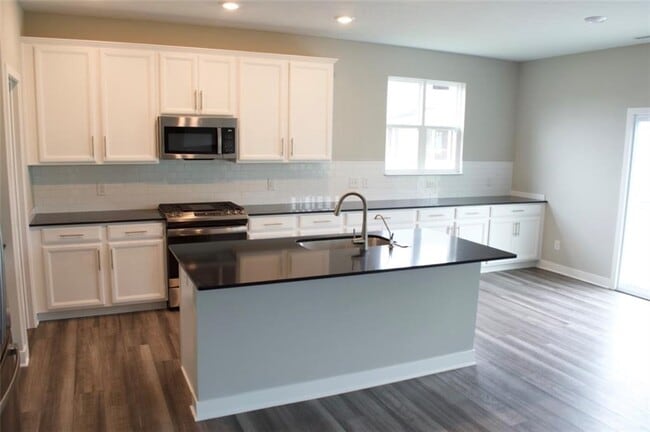 Building Photo - 952 Garrison Dr