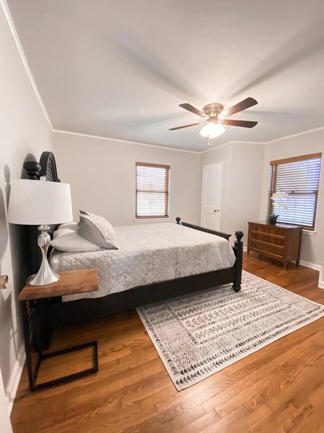 Building Photo - 2734 E 3rd St