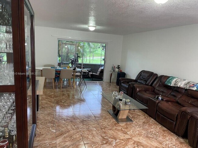 Foto del edificio - 2500 SW 81st Ave
