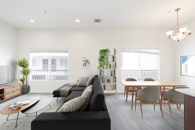 Building Photo - Kingsley 1752 LLC