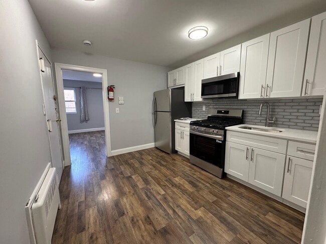 Building Photo - 552 38th St