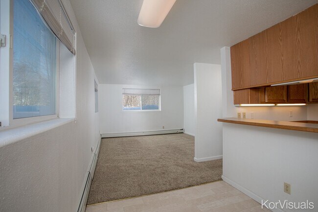 Foto del edificio - 1 BD, 1 BA Apartment Nestled Back on a Cul-de-Sac