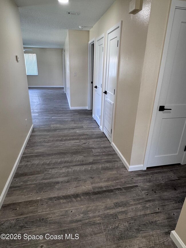 Building Photo - 1717 Bruman Terrace