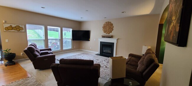 Building Photo - 2217 Wolford Cir