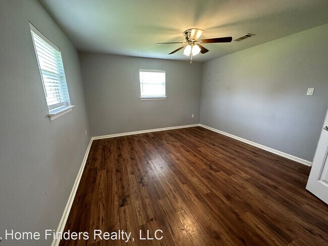 Building Photo - 3 br, 1.5 bath House - 8378 Robert St.