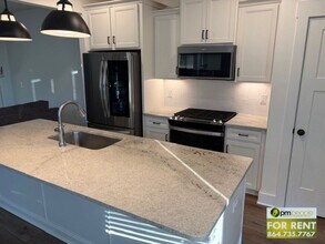 Building Photo - 44 Mardale Ln