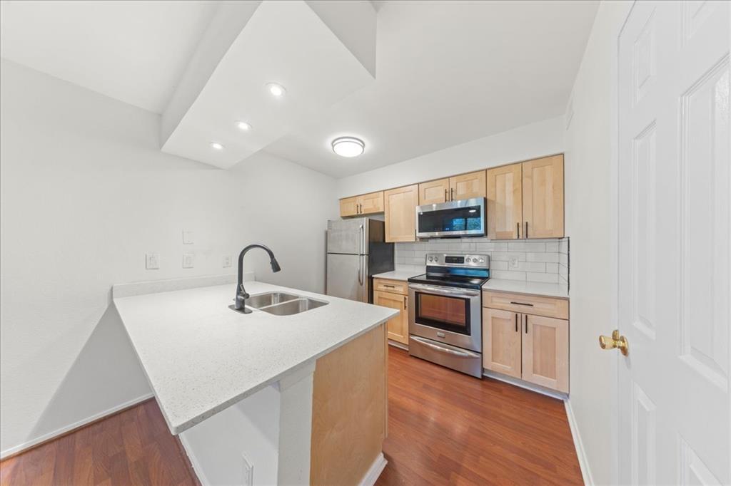 Foto principal - 6910 Hart Ln
