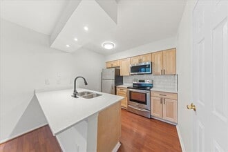 Building Photo - 6910 Hart Ln
