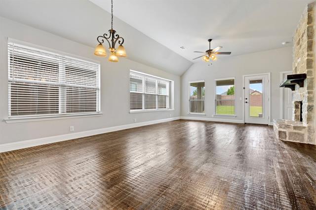 Foto del edificio - 2115 Victoria Ln