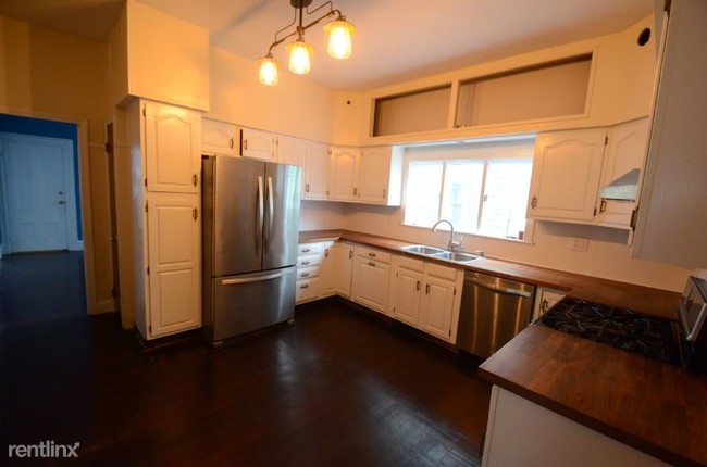Building Photo - 2 br, 1 bath Apartment - 36 Wood St