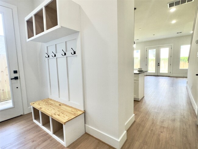 Building Photo - 7819 Colonial Ln