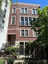 Building Photo - 1229 N Paulina St