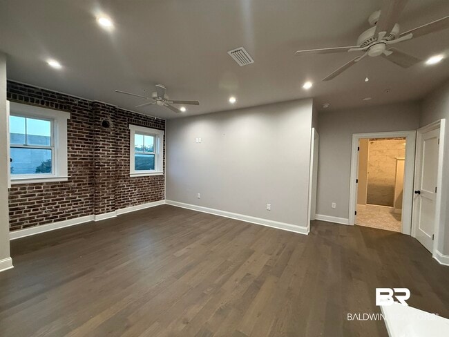 Building Photo - 102 N Alston St