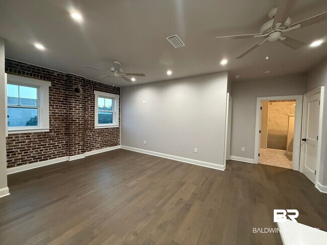 Foto del edificio - 102 N Alston St