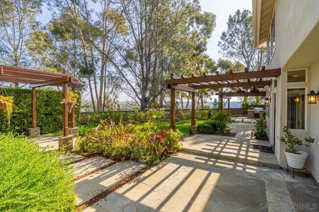 Foto del edificio - 4656 Whispering Woods Ct