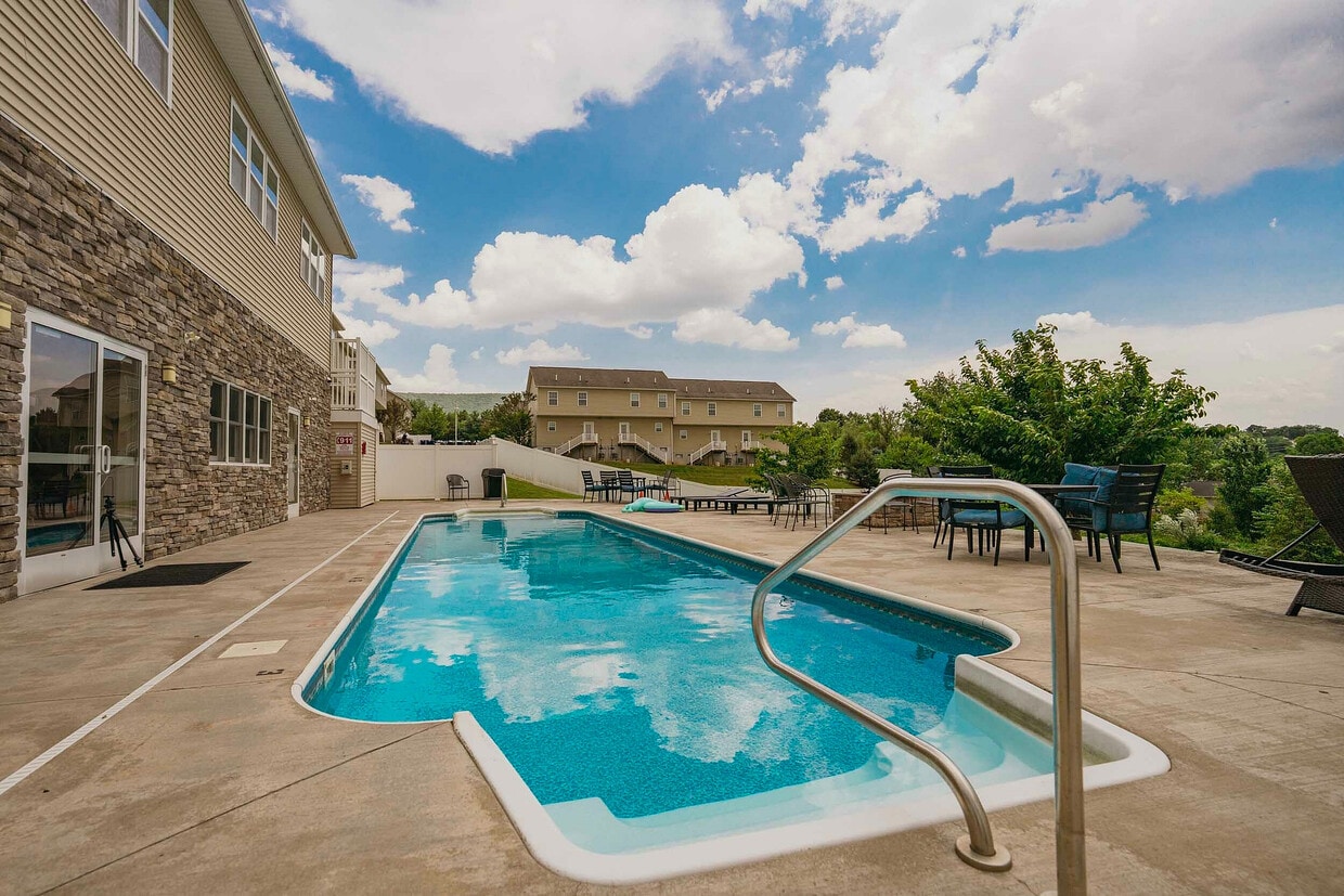 The Villas at Happy Valley - The Villas at Happy Valley