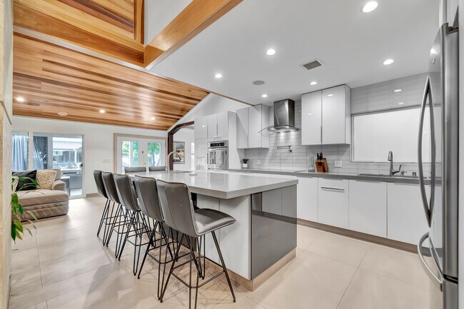 Foto del edificio - 5817 Ranchito Ave