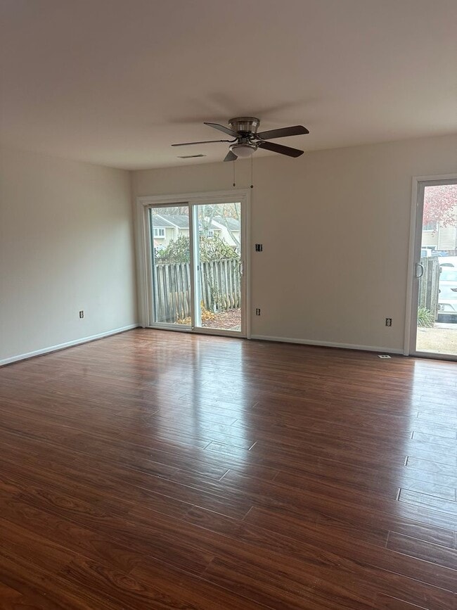 Foto del edificio - 290 Hilltop Ln