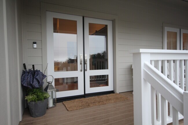 Building Photo - 12 Bayview Avenue