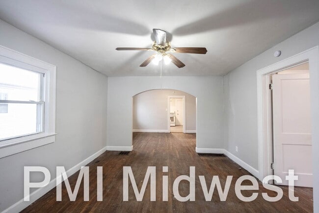 Foto del edificio - "Charming 2-Bedroom Gem in Indianapolis with Spacious 1736 Sq. Ft. Layout!"