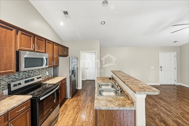 Foto del edificio - 298 Willow Point Cir