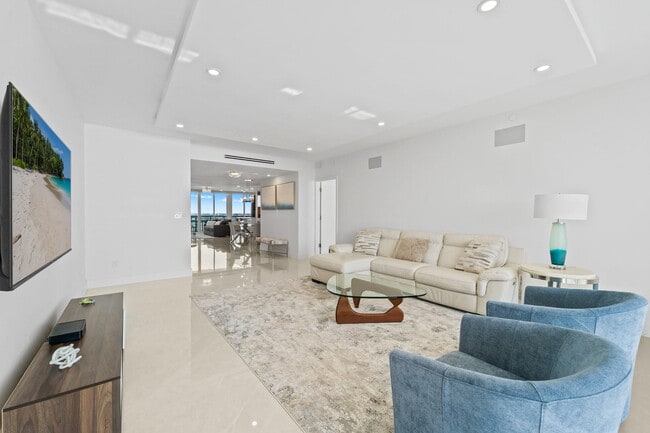 Foto del edificio - 3100 N Ocean Blvd