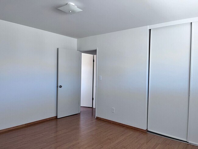 Building Photo - Taylor 4-Plex (25229)(DD)