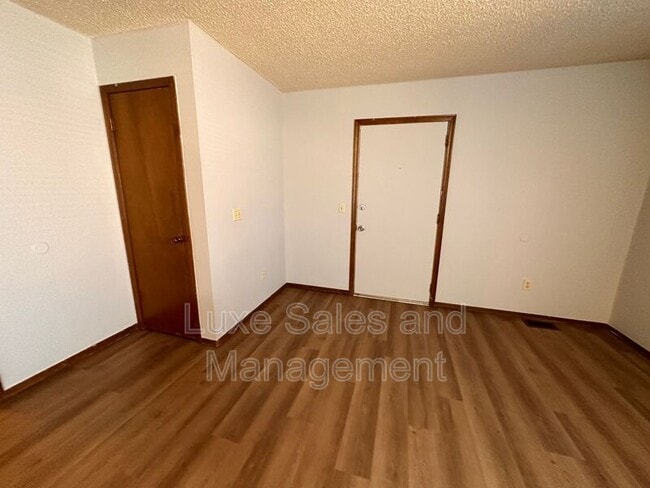 Building Photo - 7210 Kings Manor Ct