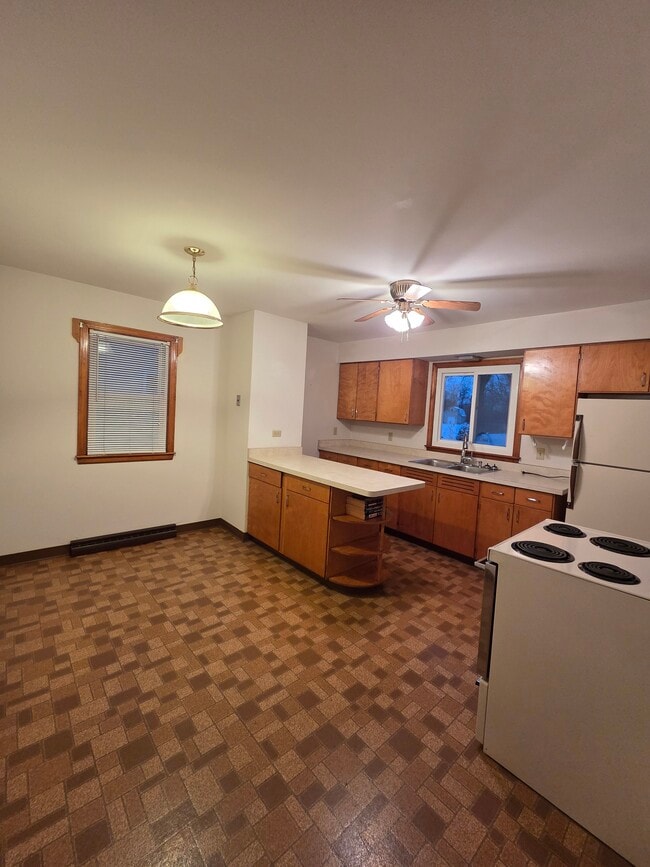 Lower Kitchen - 729 Ruie Rd