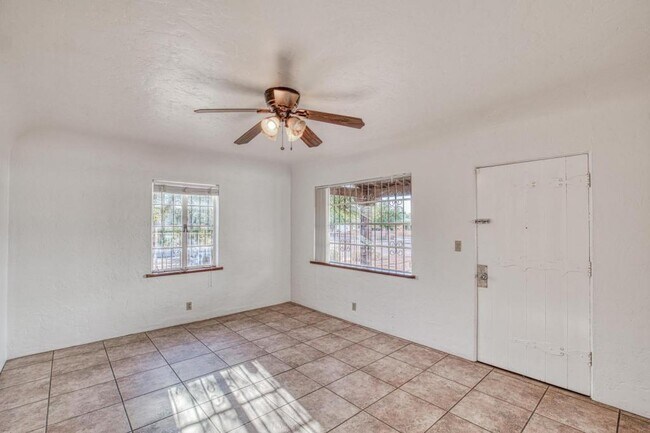 Foto del edificio - 1304 E Linden St