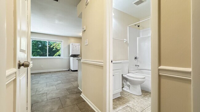 Foto del edificio - Monticello Village at Ashlawn Apartments