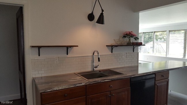 Foto del edificio - 2 br, 1 bath House - 1009 Park Ave