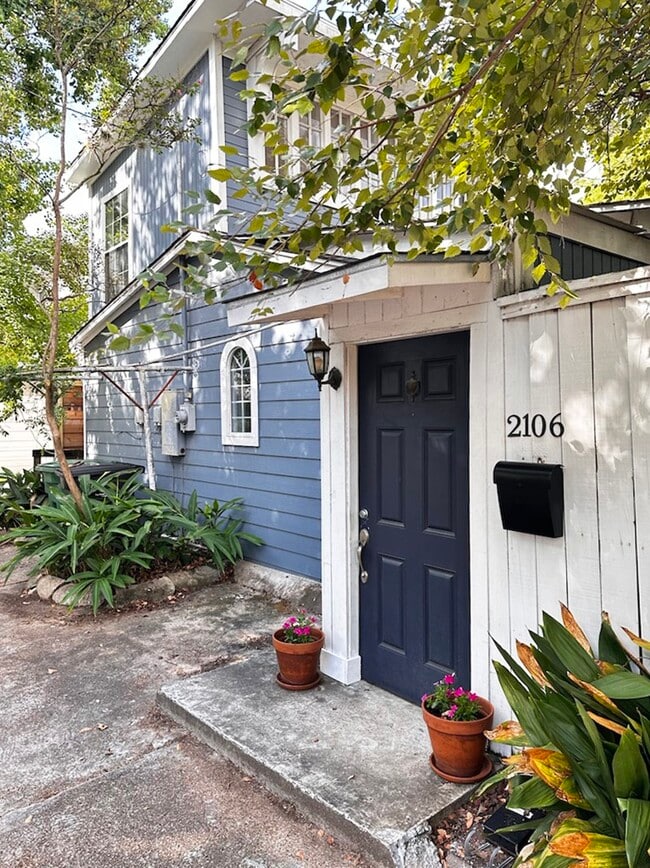 Building Photo - 2106 Van Buren St